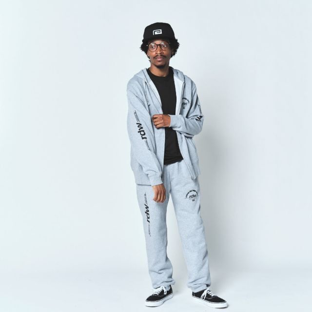 Reversal RVDDW Big Mark Flexfit Fitted Cap – model shot
