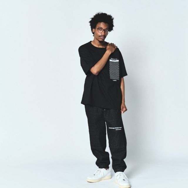 Reversal RVDDW Cage Cotton T-Shirt – Black – model shot