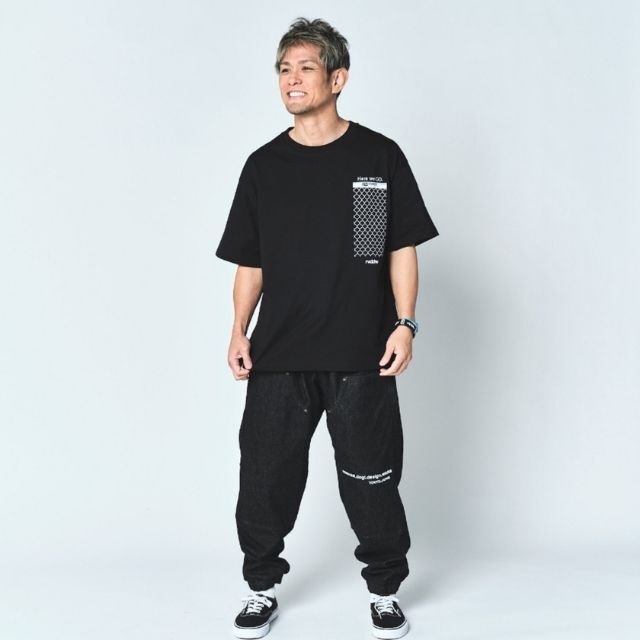 Reversal RVDDW Cage Cotton T-Shirt – Black – model shot