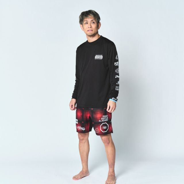 Reversal RVDDW Racing Dry Long Sleeve T-Shirt – Black – model shot