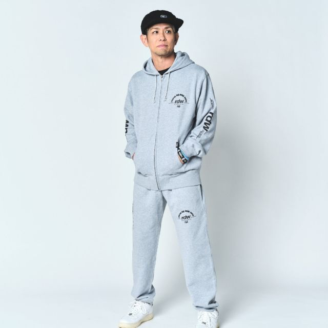 Reversal RVDDW RDW Heavyweight Zip Hoodie – Gray – model shot