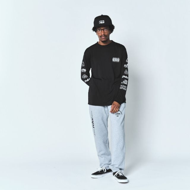 Reversal RVDDW RDW Logo Sweatpants – Gray – model shot