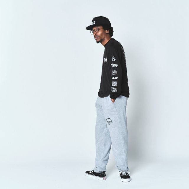Reversal RVDDW RDW Logo Sweatpants – Gray – model shot