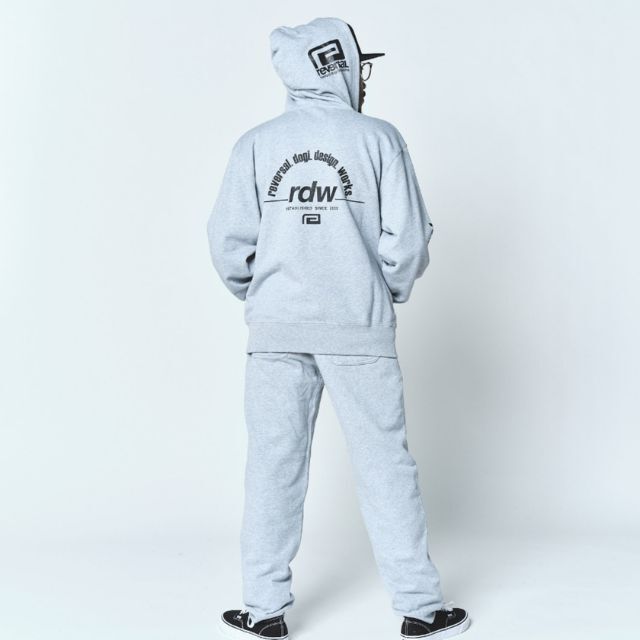 Reversal RVDDW RDW Logo Sweatpants – Gray – model shot