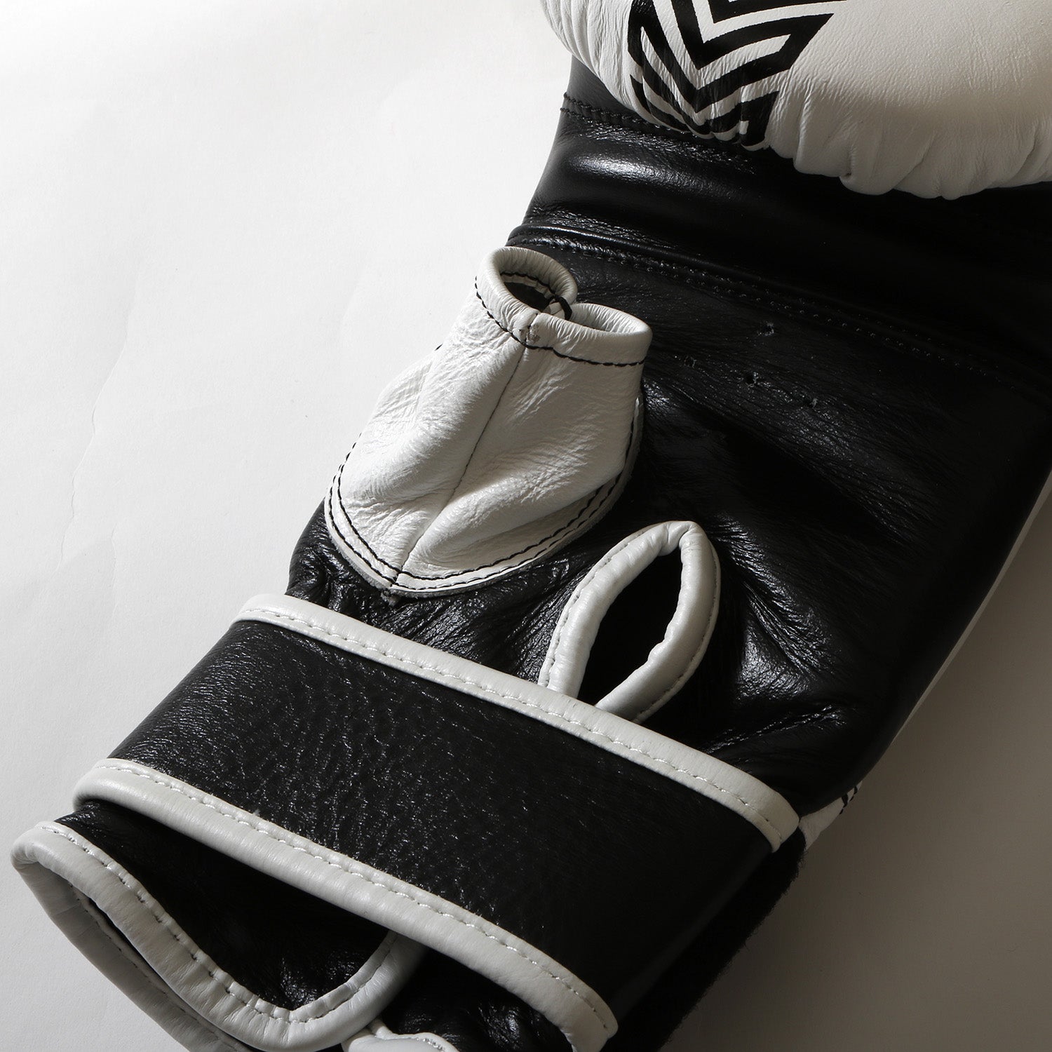 Rizin Punching Gloves-Isami-ChokeSports