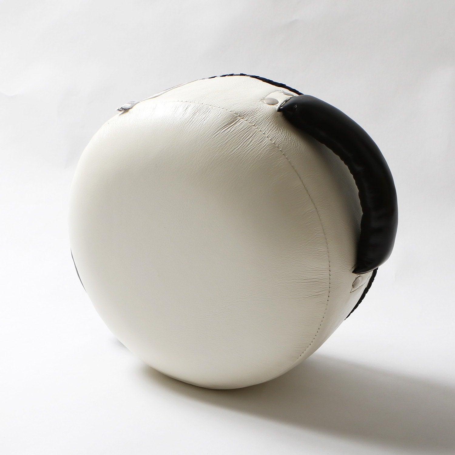 Isami Round Punch Shield Mini – detail shot