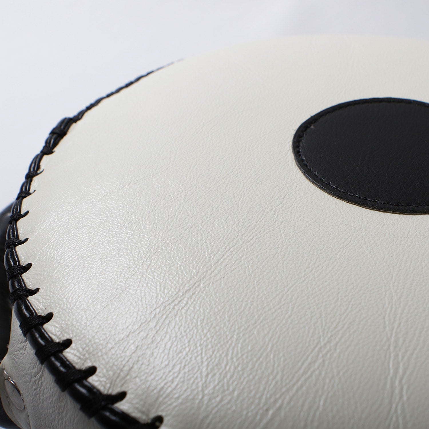 Isami Round Punch Shield Mini – model shot