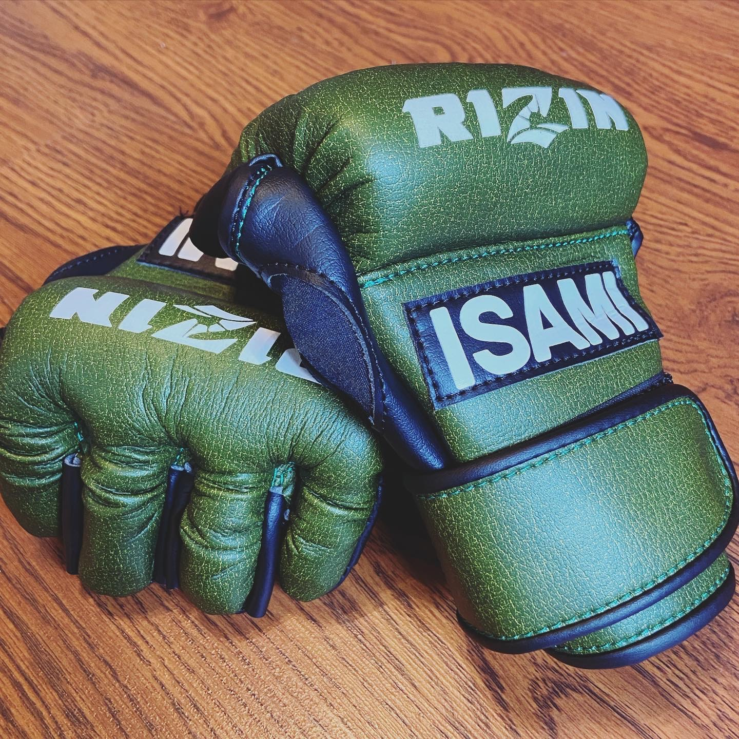RIZIN ISAMI グリーンMMAグローブ Official Rizin MMA Tournament Gloves from Japan