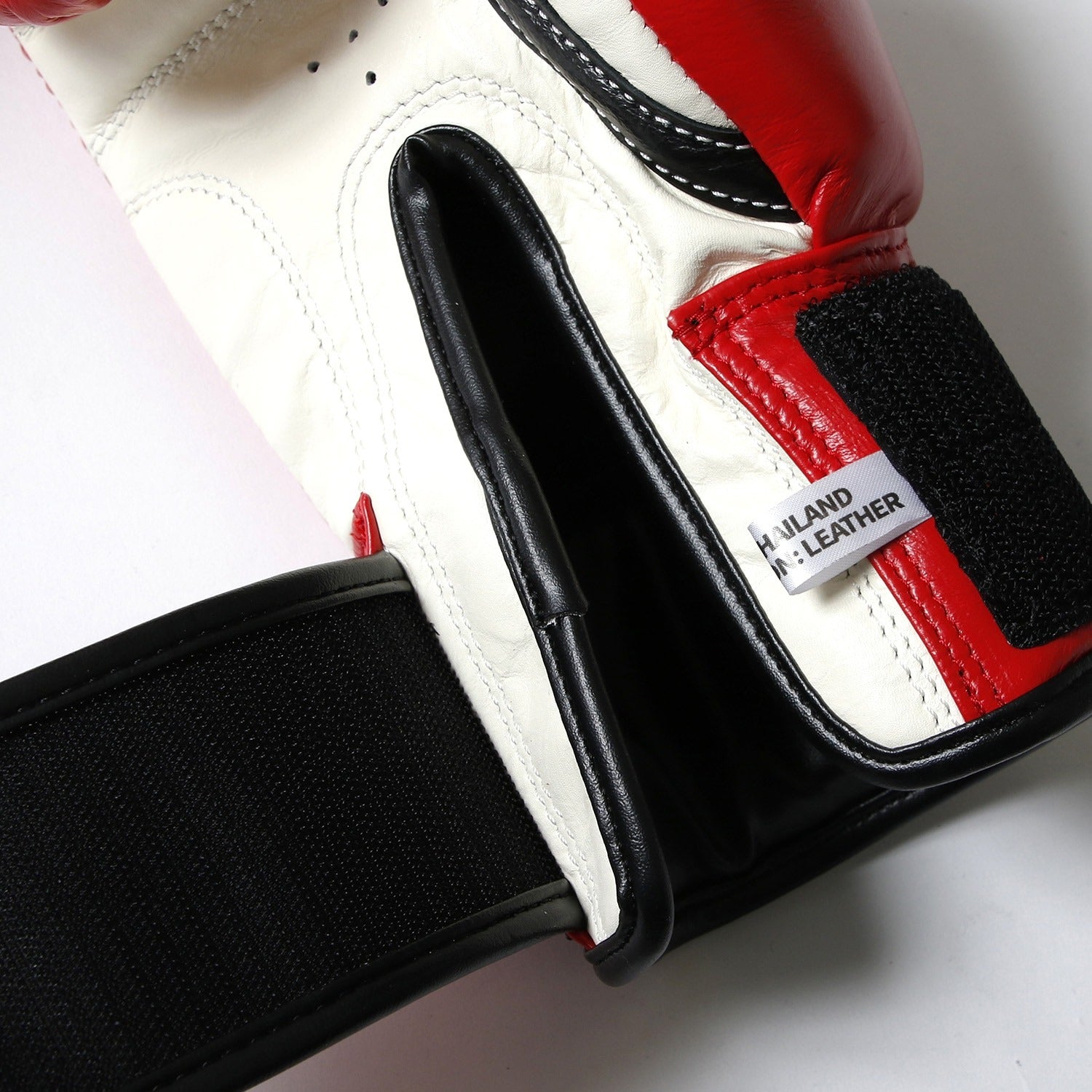 Thai Boxing Gloves-Boxer-ChokeSports