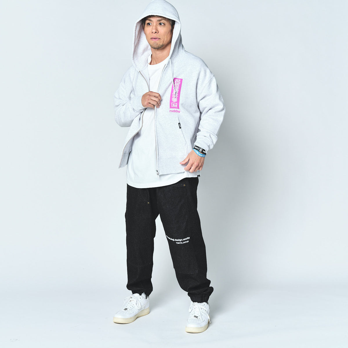 Reversal RVDDW Ping An Fu Box Zip Hoodie – Ash – model shot