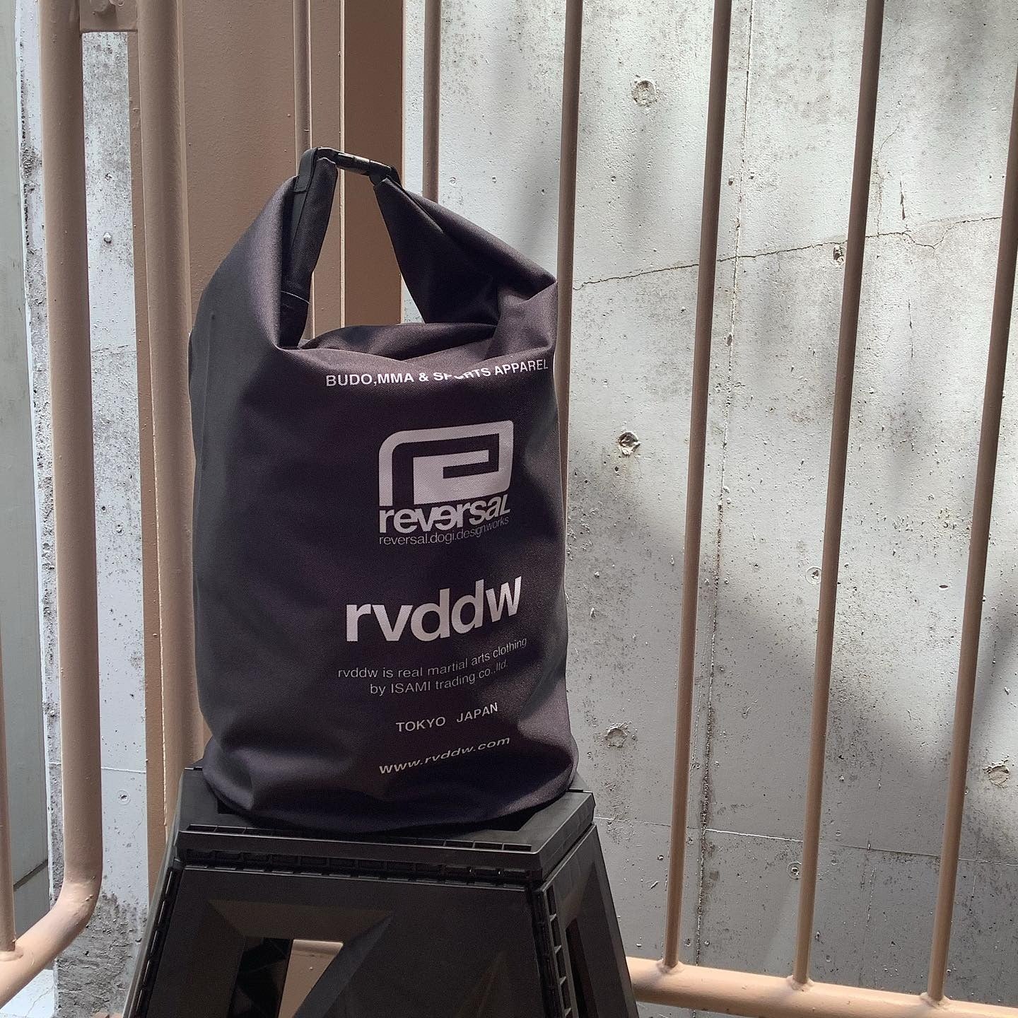 Reversal Dry Bag Black – Lightweight Waterproof Gym Gear from Japan