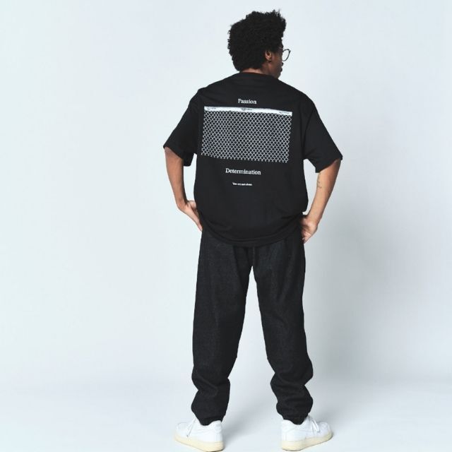 Reversal RVDDW Cage Cotton T-Shirt – Black – model shot