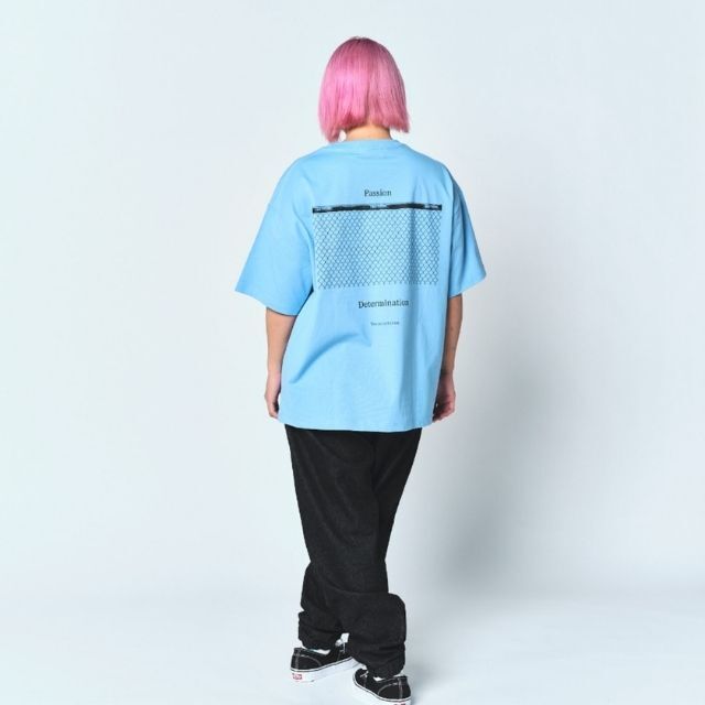 Reversal RVDDW Cage Cotton T-Shirt – Sax Blue – model shot