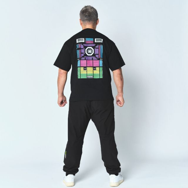 Reversal RVDDW Arena Seating Chart T-Shirt – Black – model shot