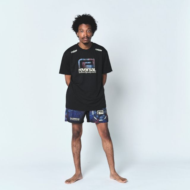 Reversal RVDDW Pilgrimage Big Mark Dry Tee – Black – model shot