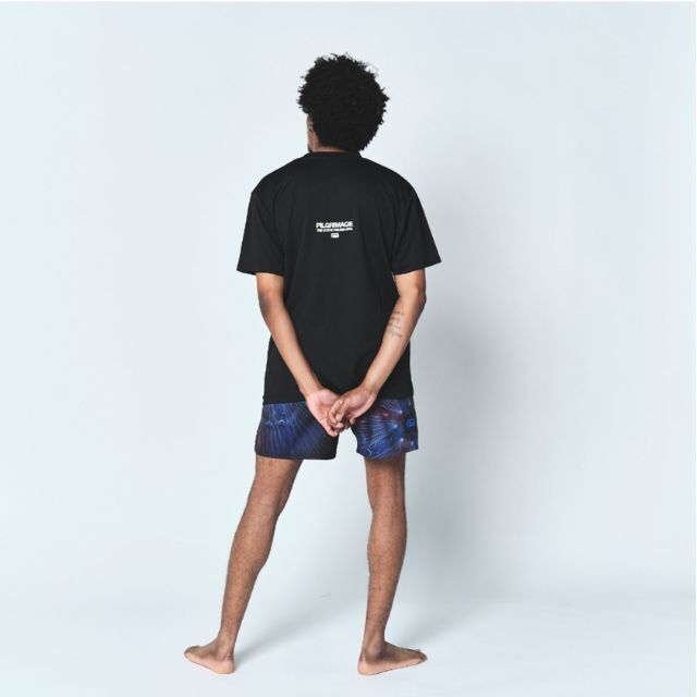 Reversal RVDDW Pilgrimage Big Mark Dry Tee – Black – model shot