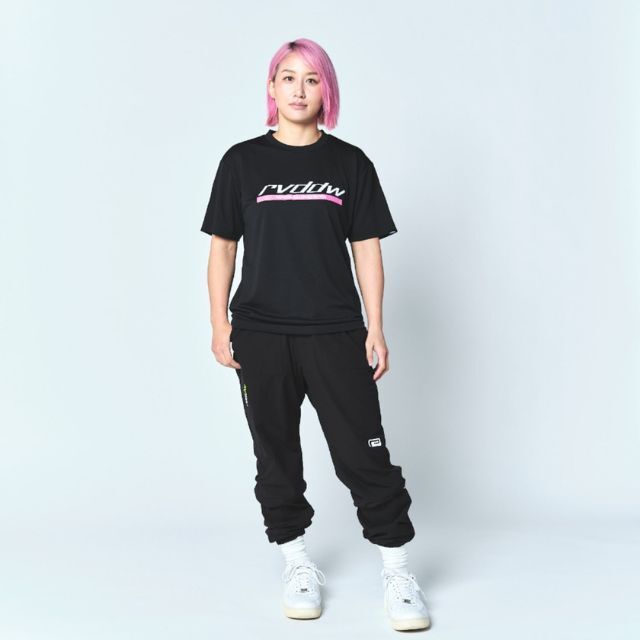 Reversal RVDDW Kabukicho Dry Tee – Black – model shot