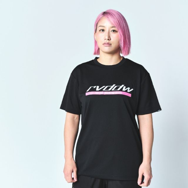Reversal RVDDW Kabukicho Dry Tee – Black – model shot