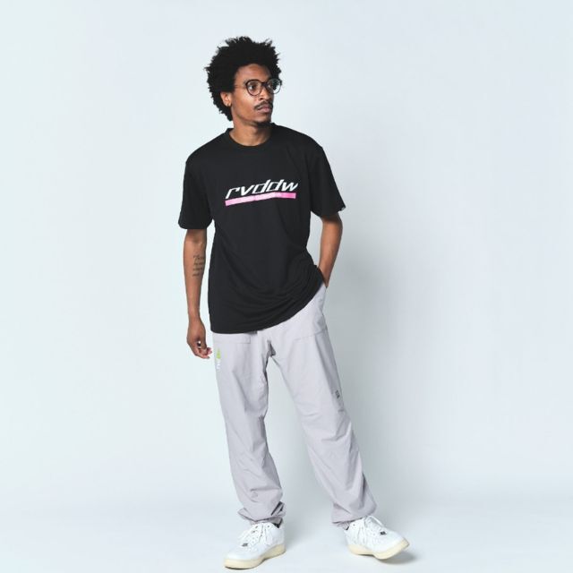 Reversal RVDDW Kabukicho Dry Tee – Black – model shot
