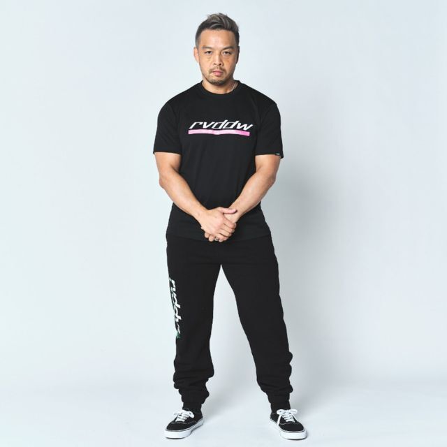 Reversal RVDDW Kabukicho Dry Tee – Black – model shot