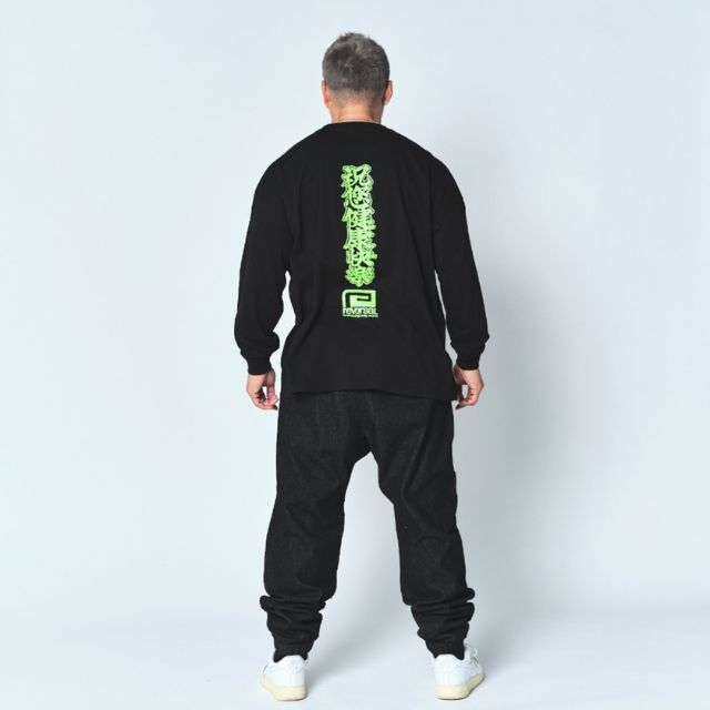 Reversal RVDDW Ping An Fu Oversized Long T-Shirt – Black – model shot