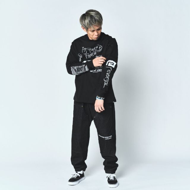 Reversal RVDDW Make A Note Long T-Shirt – Black – model shot